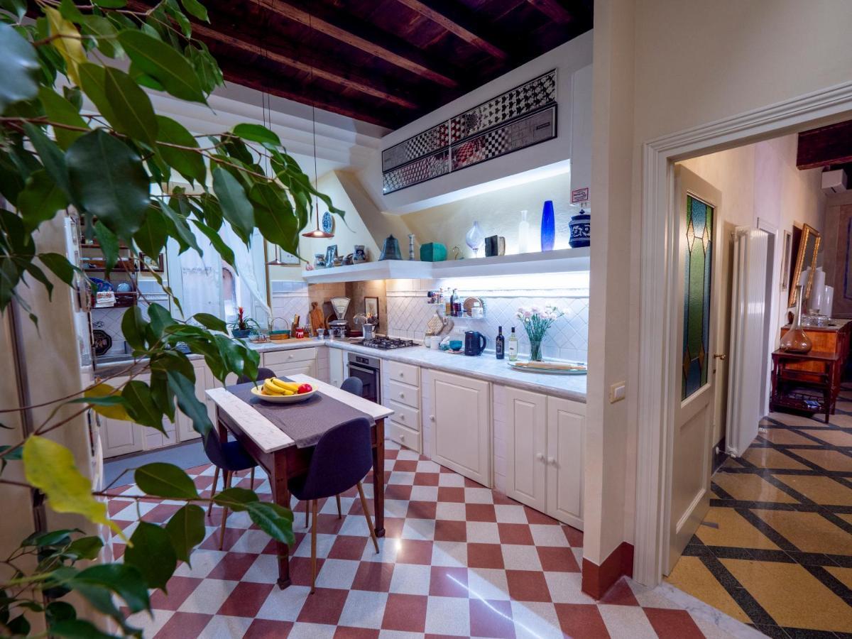 Luxury - Elegante Appartamento Nel Cuore Di Λούκα Εξωτερικό φωτογραφία