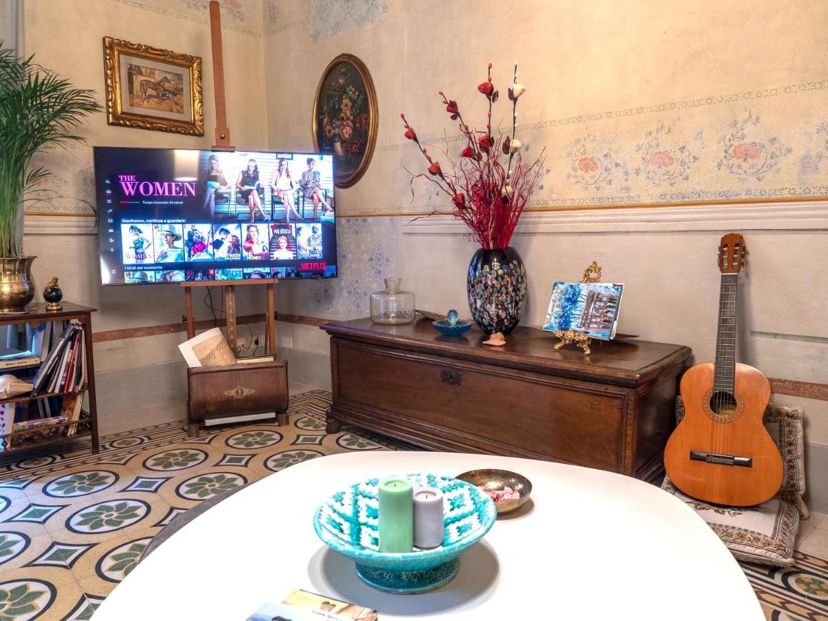 Luxury - Elegante Appartamento Nel Cuore Di Λούκα Εξωτερικό φωτογραφία